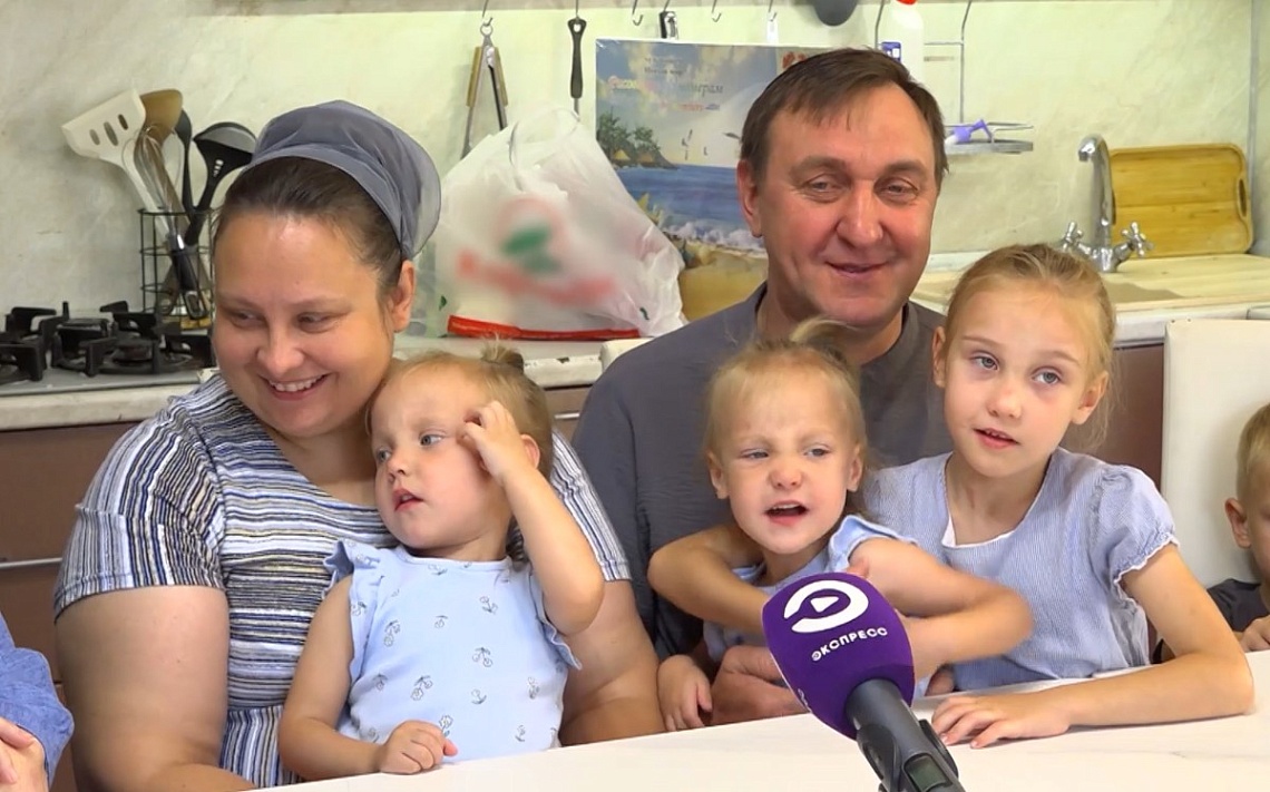 Многодетных супругов из Пензы поздравили с Днем семьи, любви и верности